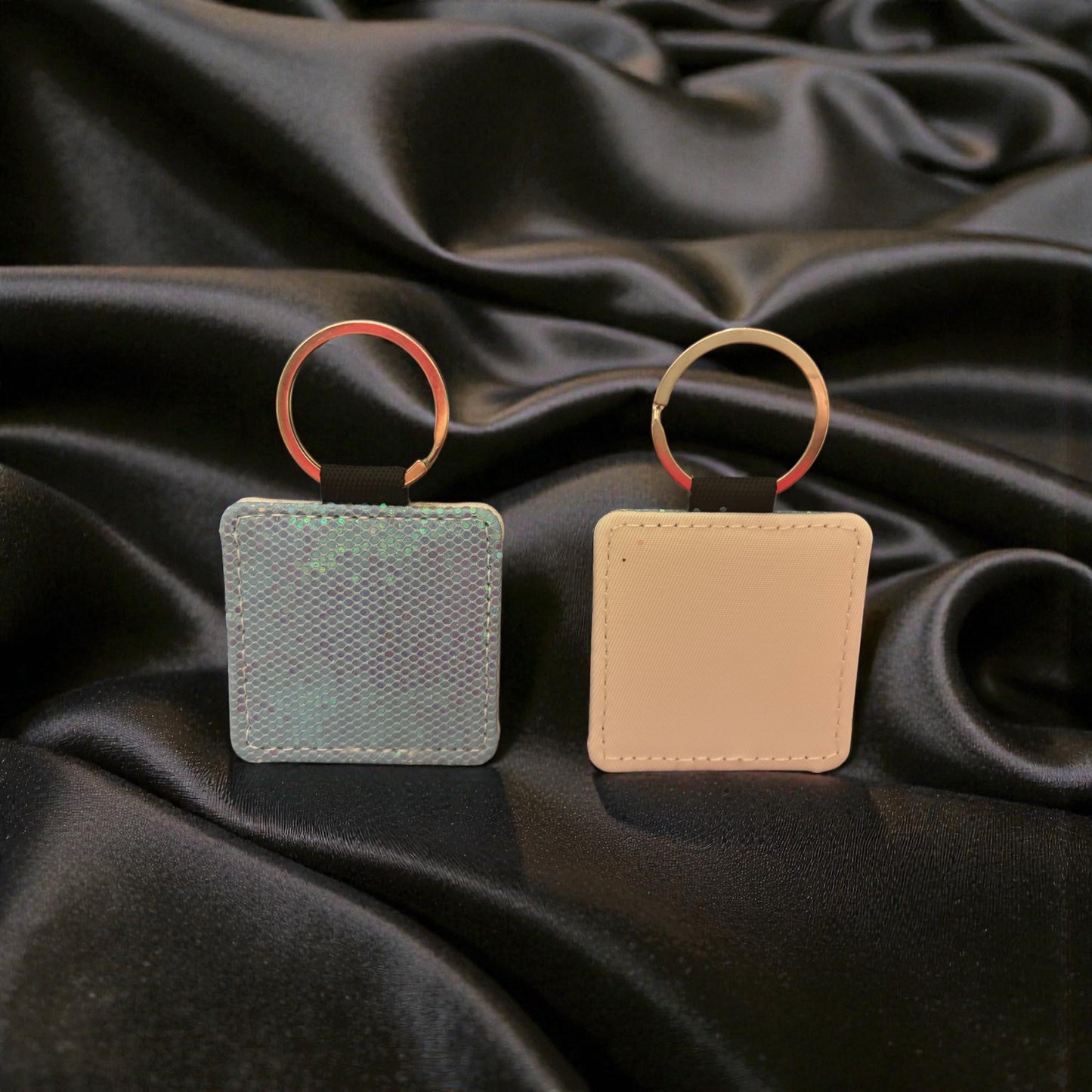 Porte clé carré bleu à paillettes